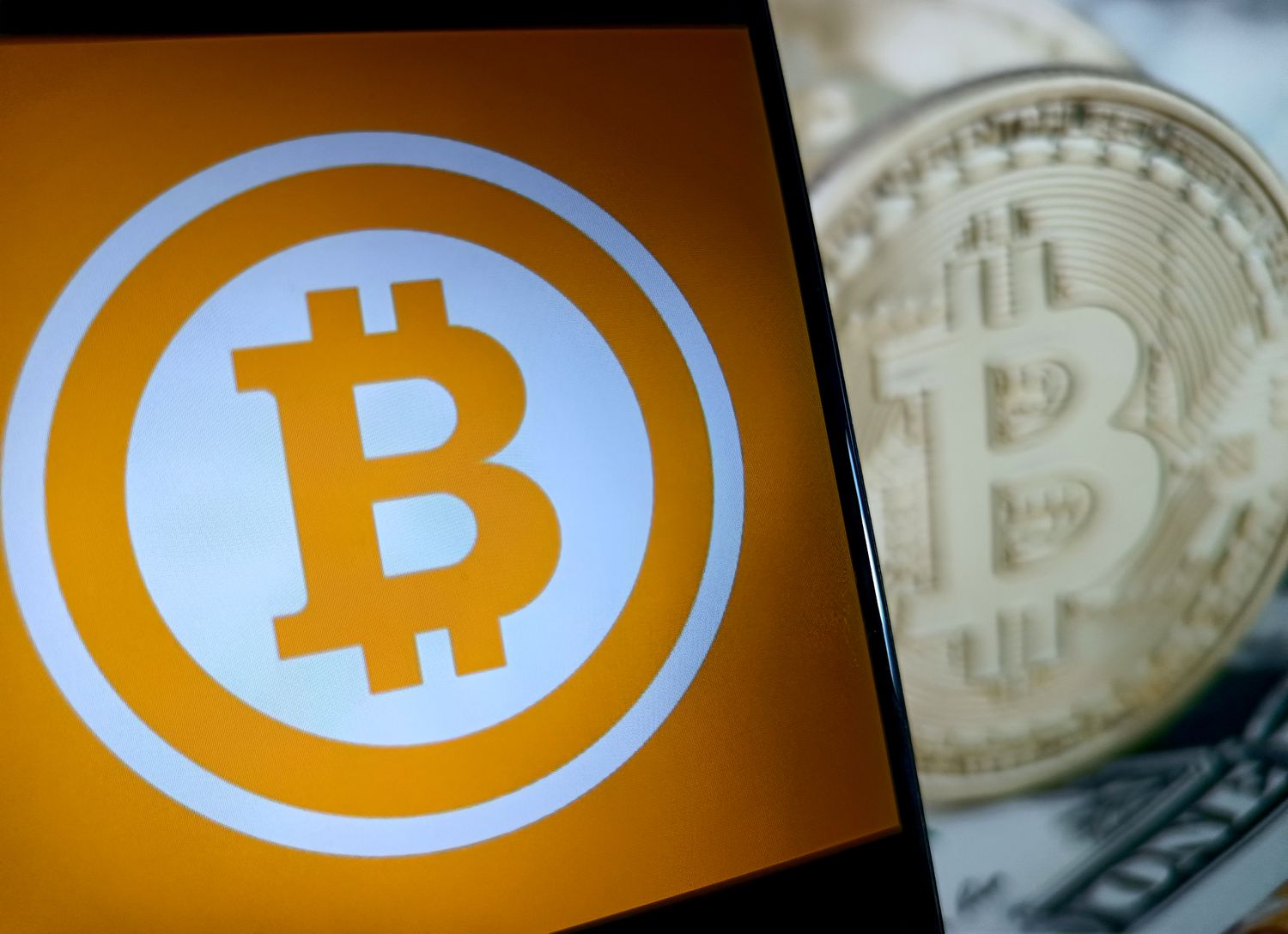 Bitcoin Stabilizes, JPMorgan Sees Recovery in August