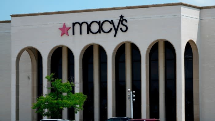 Macy's shares plunge after talks with activist investors end